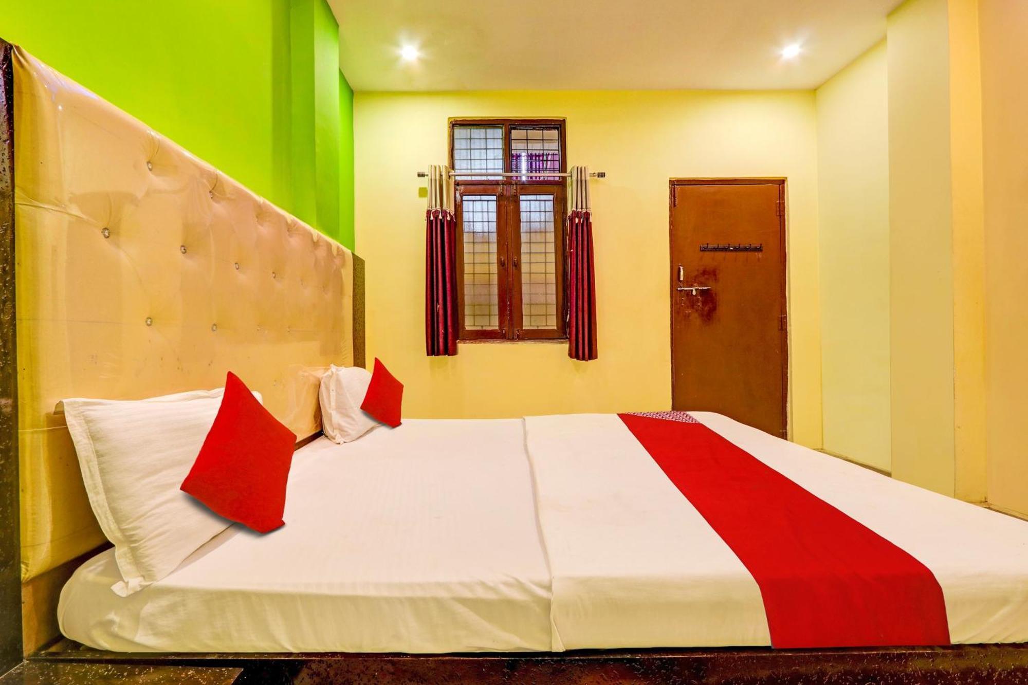 Oyo Flagship Hotel Samruddhi Lodge Nirmal  ภายนอก รูปภาพ