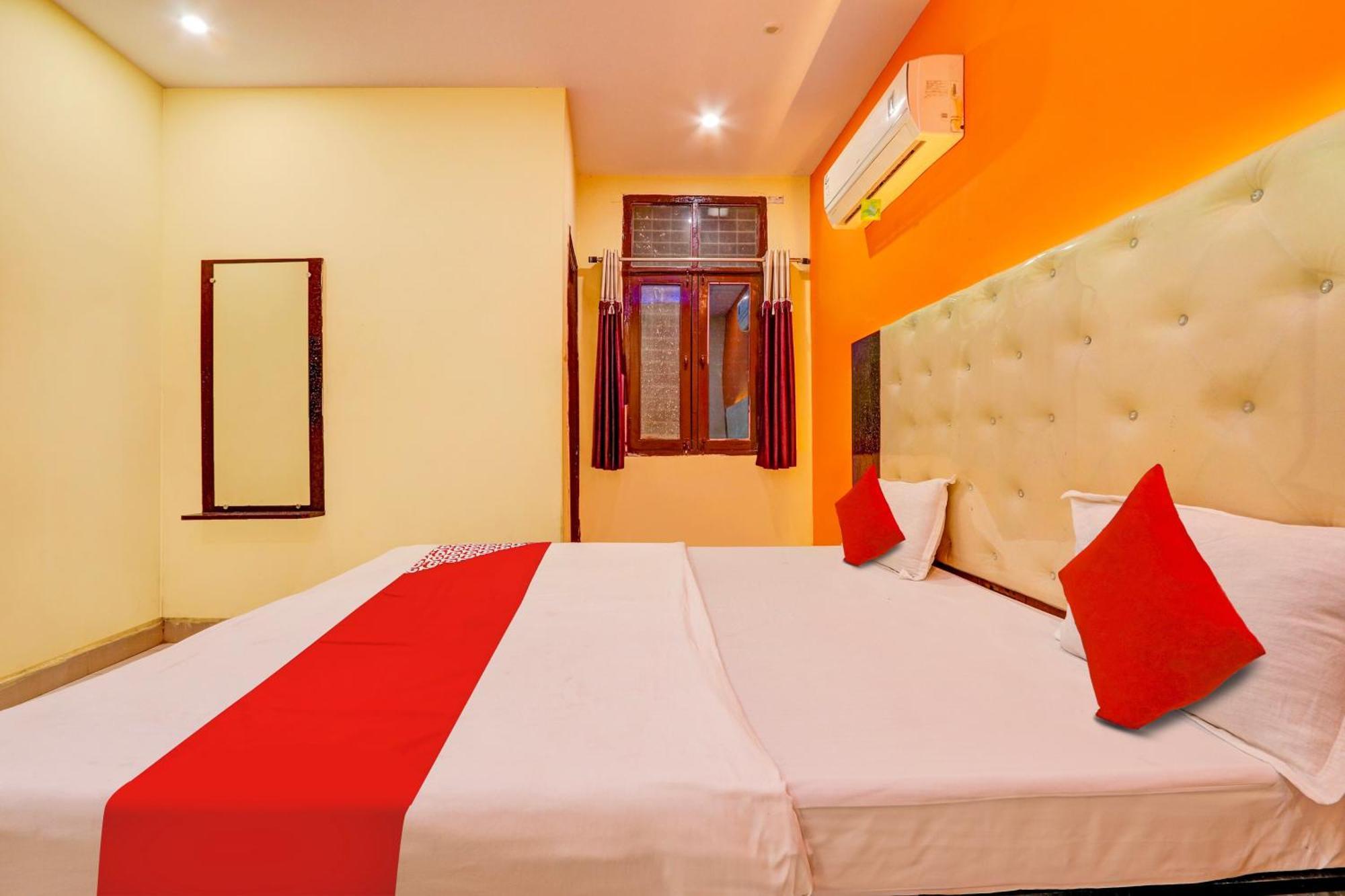 Oyo Flagship Hotel Samruddhi Lodge Nirmal  ภายนอก รูปภาพ