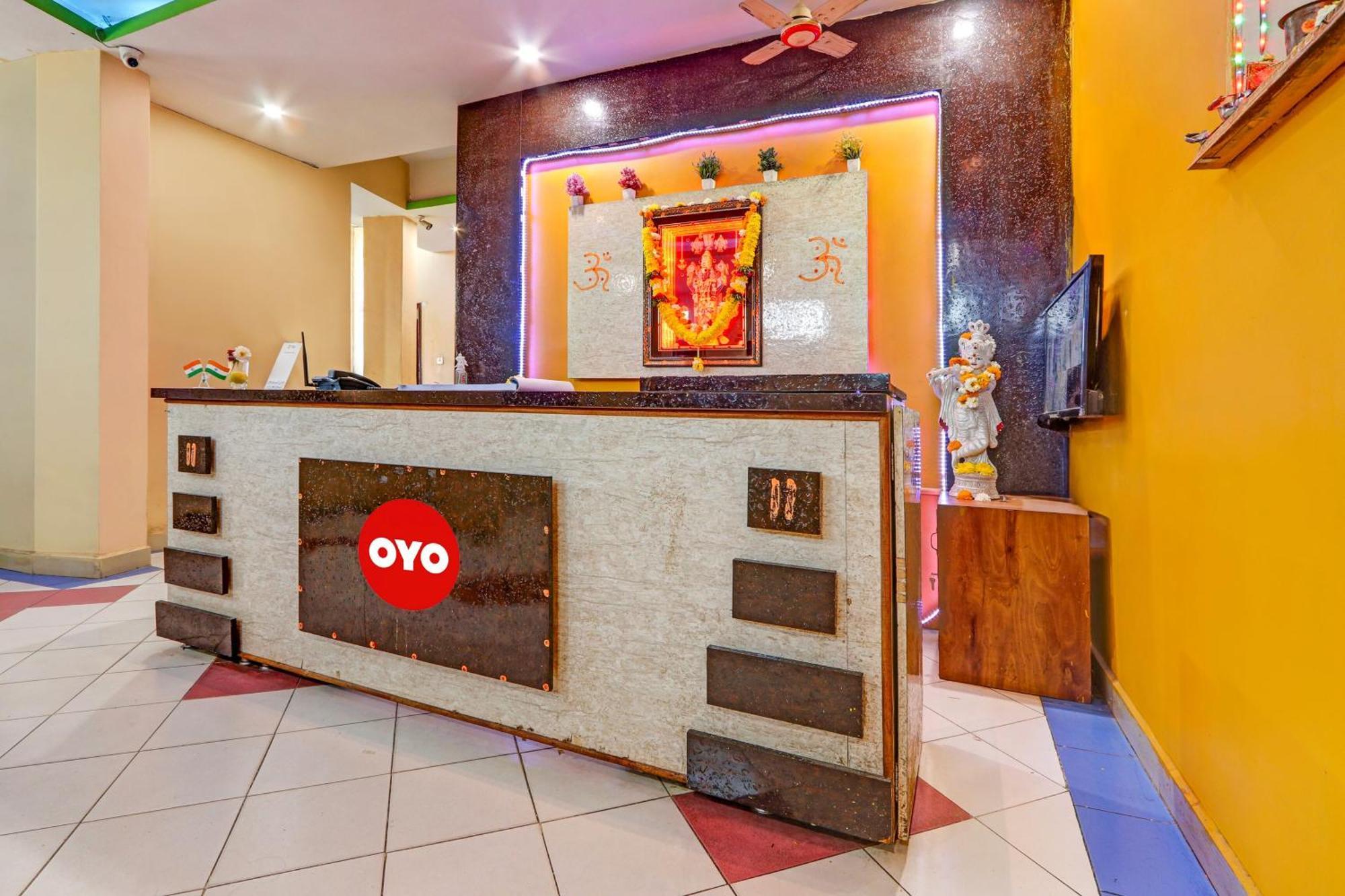 Oyo Flagship Hotel Samruddhi Lodge Nirmal  ภายนอก รูปภาพ