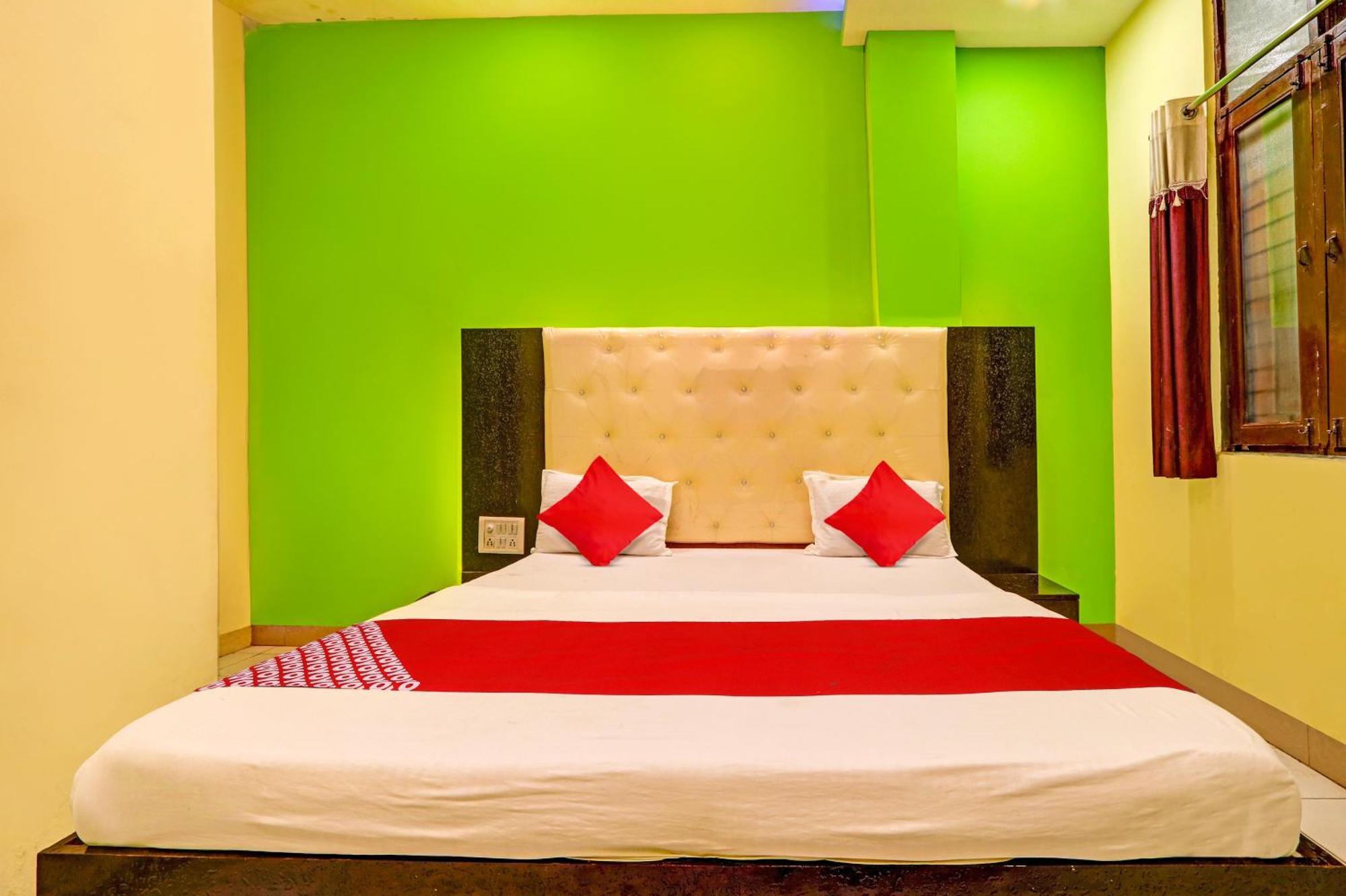 Oyo Flagship Hotel Samruddhi Lodge Nirmal  ภายนอก รูปภาพ