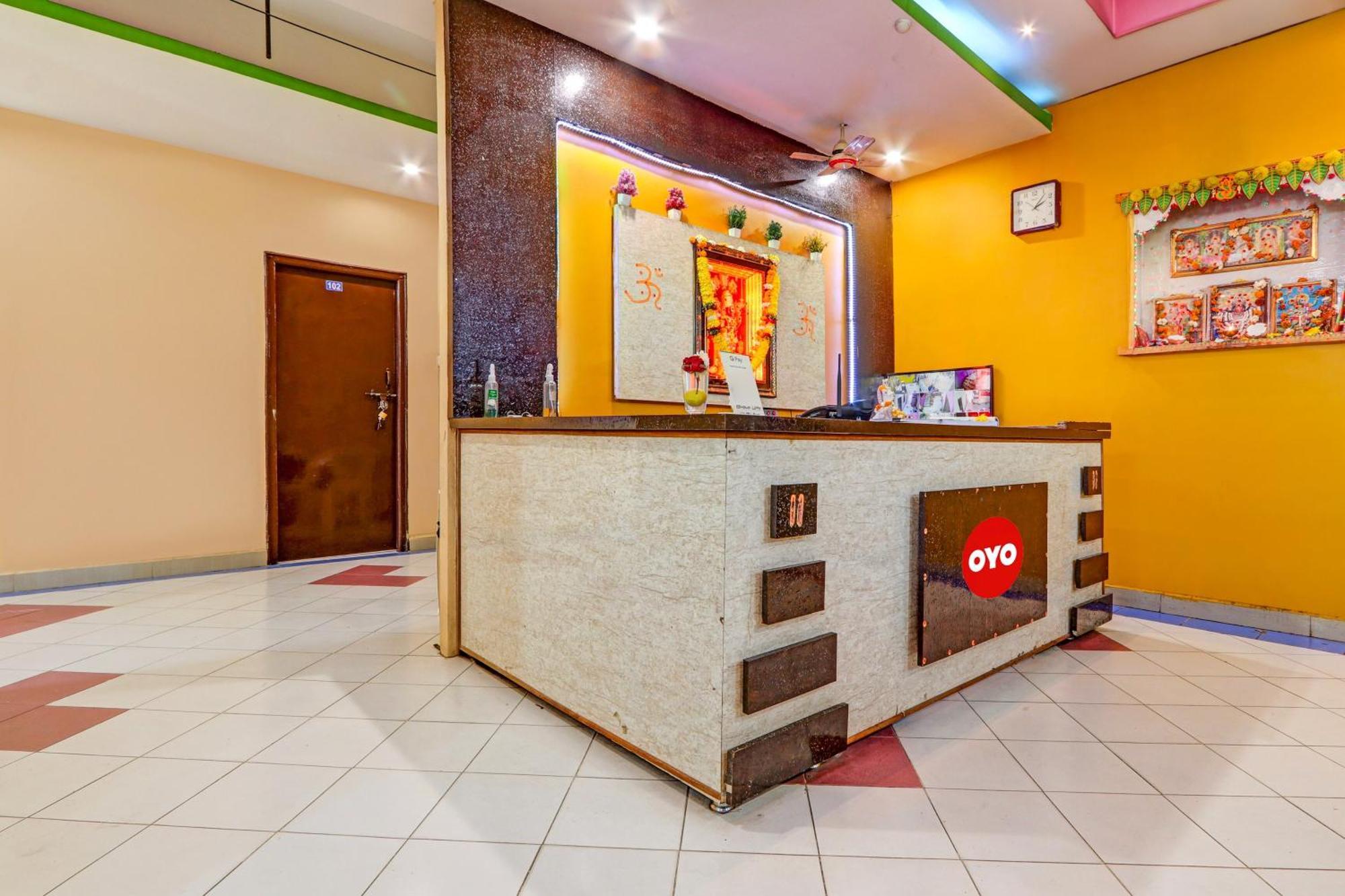 Oyo Flagship Hotel Samruddhi Lodge Nirmal  ภายนอก รูปภาพ